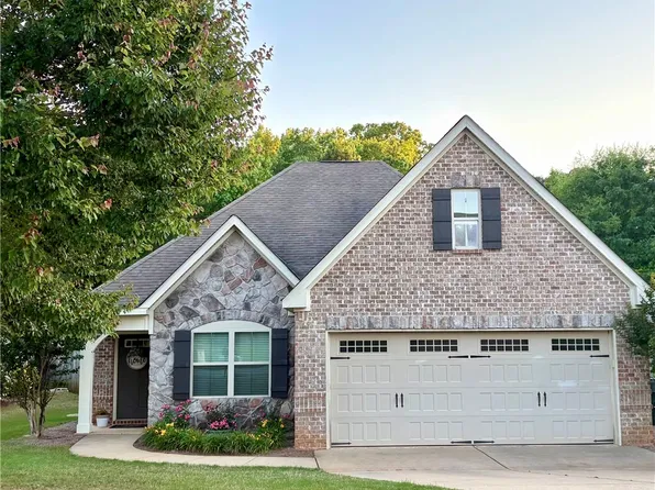 641 Deer Run Rd, Auburn, AL 36832