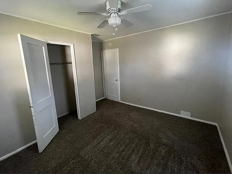2806 Elk St — Photo 9