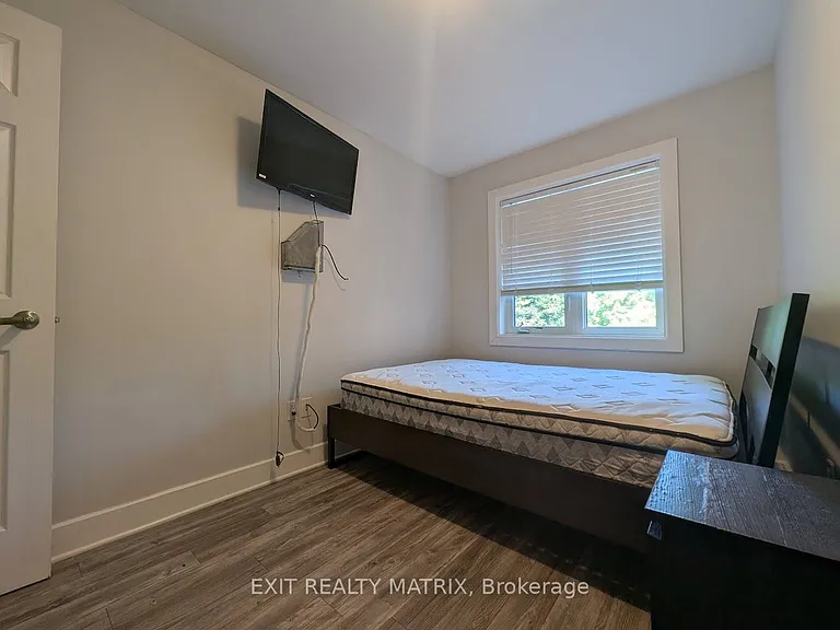 222 Blackburn Ave #B — Photo 9