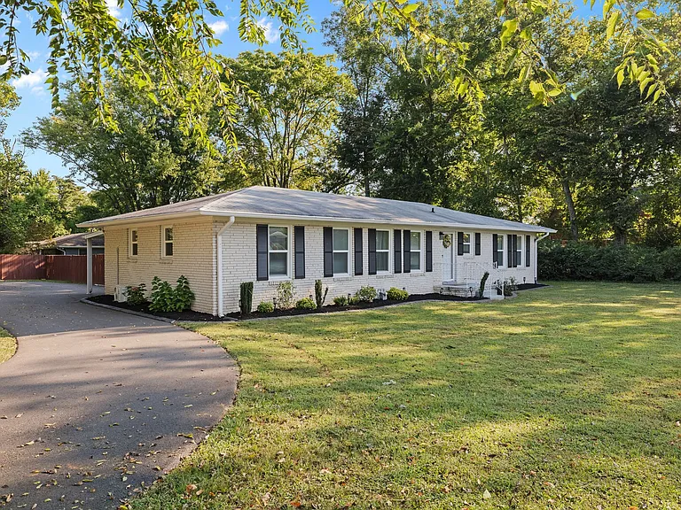 2407 E Main St — Photo 29