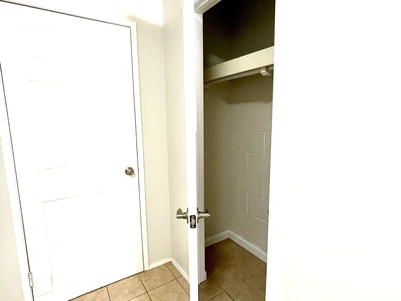 141 E Prospect St — Photo 3