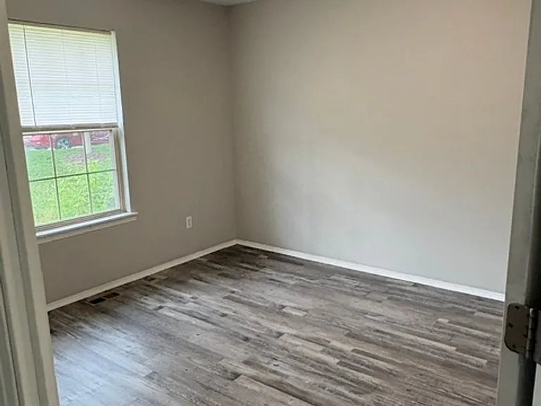 2202 W Jonquil Ln — Photo 11