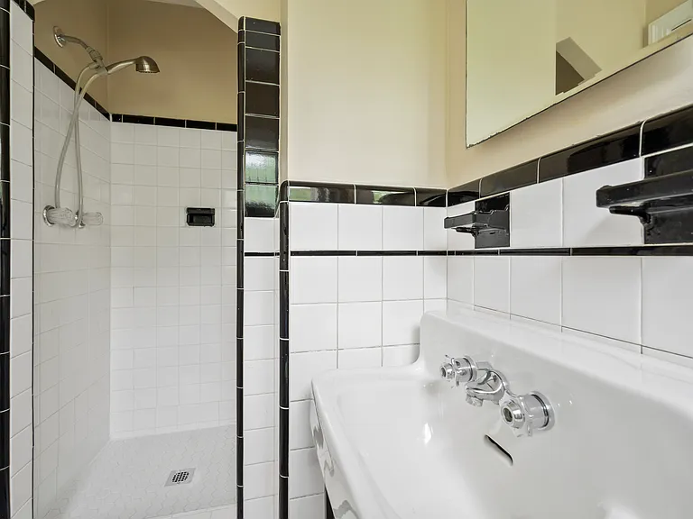 5122 Fairglen Ln — Photo 20