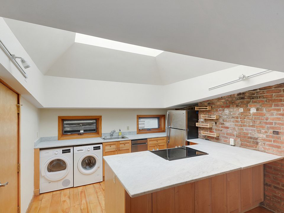 1st image of 155 Prince St APT 3