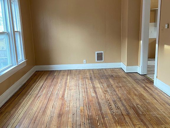 2nd image of 594 Kensington Ave