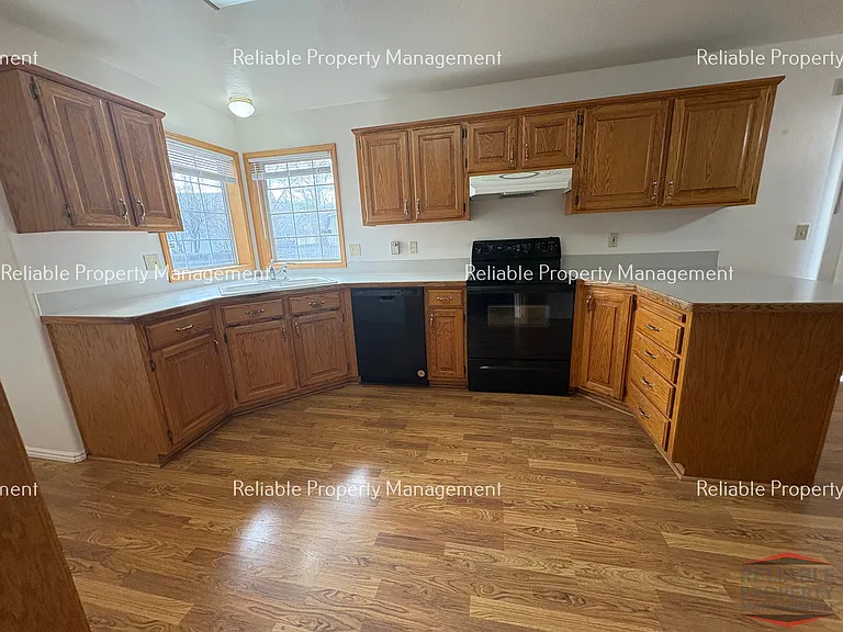 1322 Walstrom Ln — Photo 3