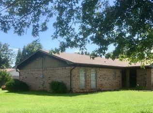 1204 N Brookwood Dr, Perry, OK 73077