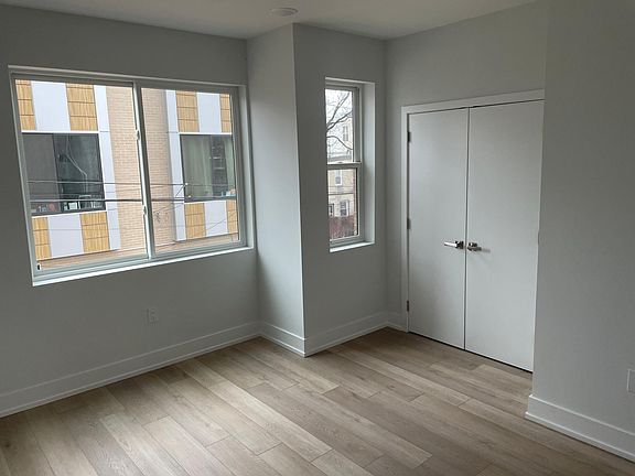 4th image of 2156 N Darien St Unit 2
