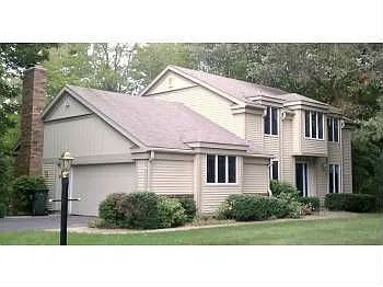 1032 Edinborough Dr photo 1