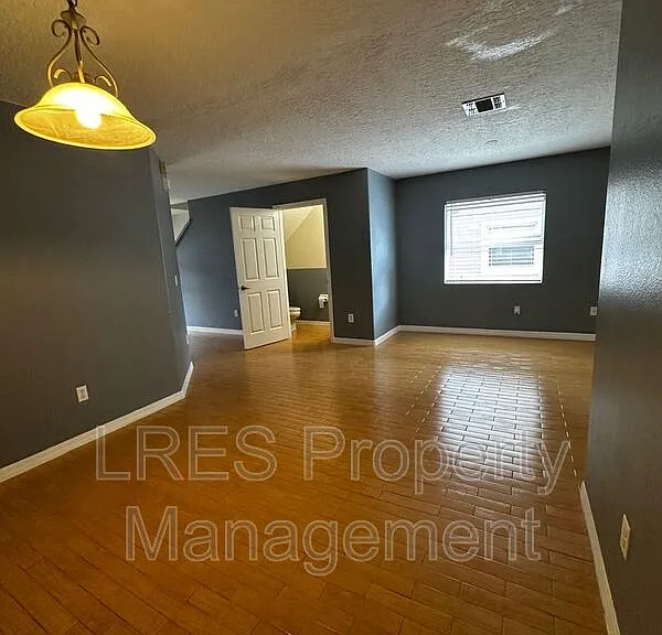 2825 Cliffe Ct — Photo 10