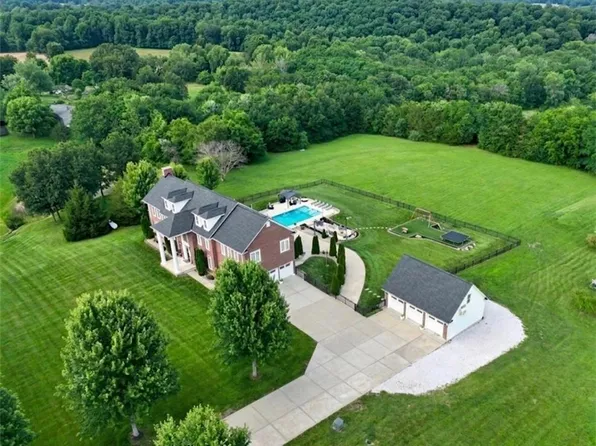 6917 S Arnett Rd, Grain Valley, MO 64029