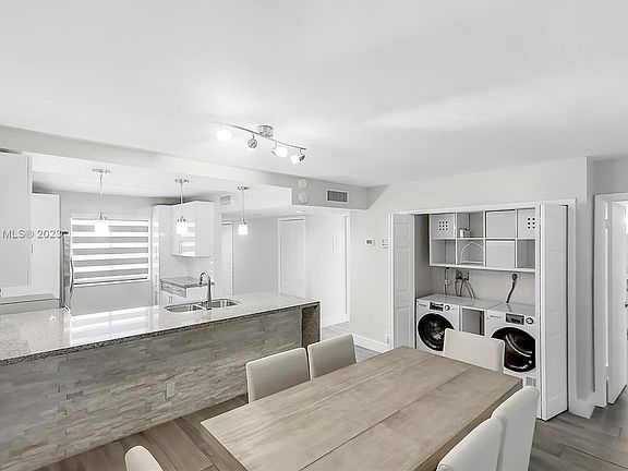 5th image of 227 Lakeview Dr APT 204