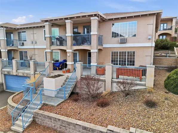 875 Sahali Ter #401, Kamloops, BC V2C 6W8