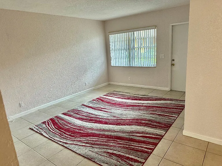 240 Croton Ave #110 — Photo 6
