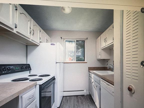 3rd image of 24 Amato Dr