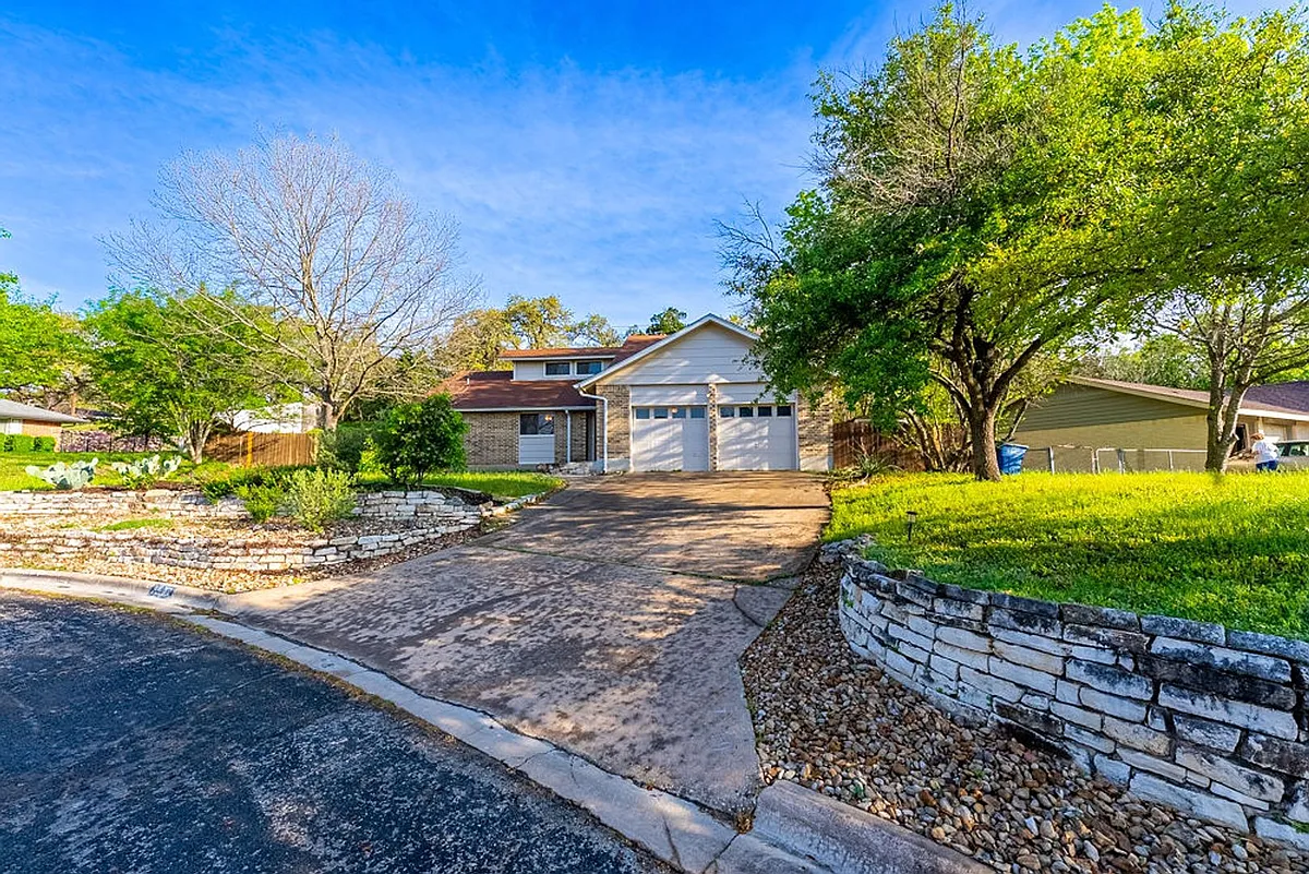 Building Photo - 7010 Scenic Brook Dr