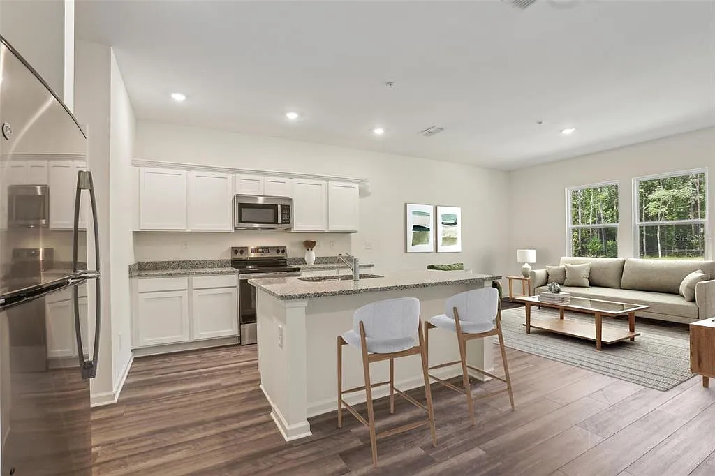 3 bed, 2.5 bath, 1662 sqft, $2,500 — Photo 2