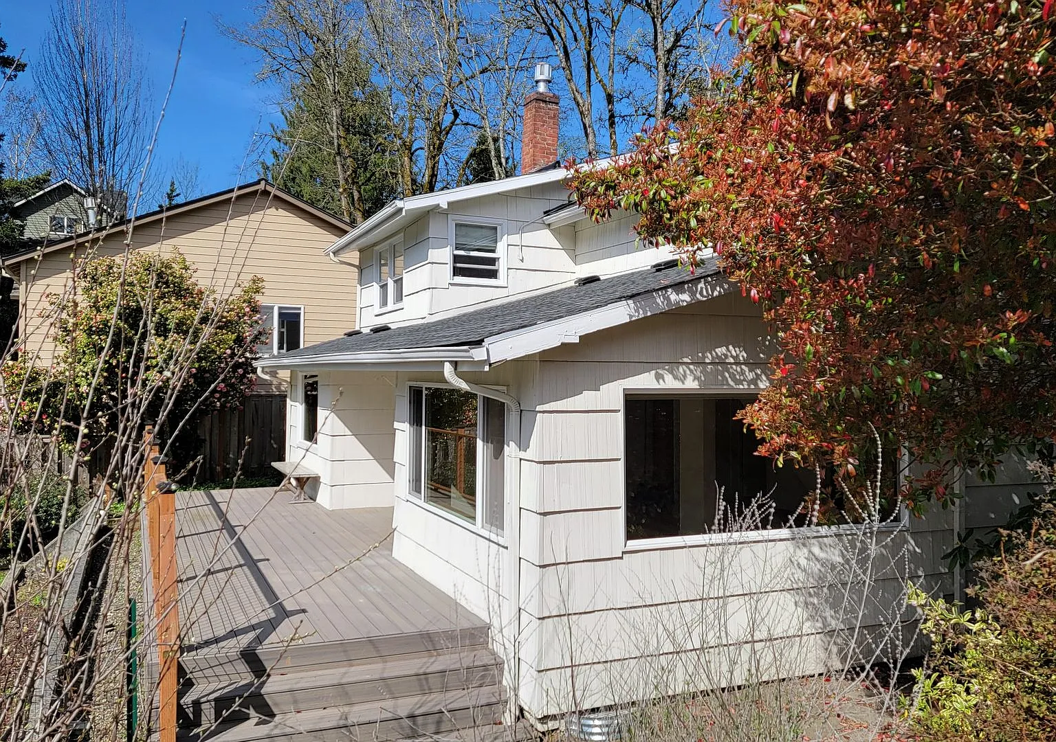 Farmhouse charm in the heart of walkable SW Maplewood! — Photo 3