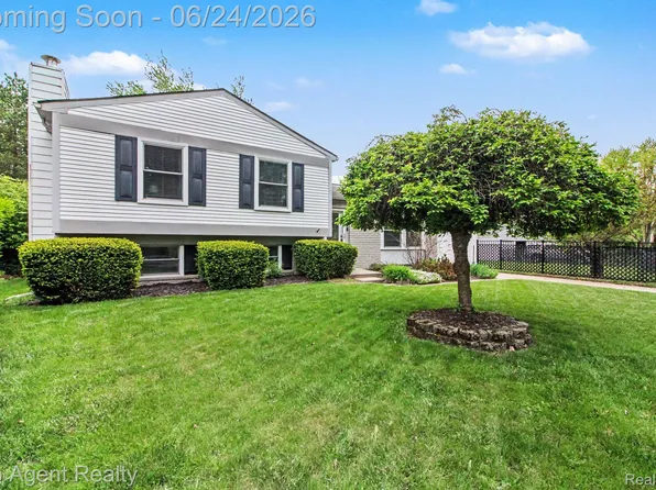 41636 Tetley Dr, Sterling Heights, MI 48313