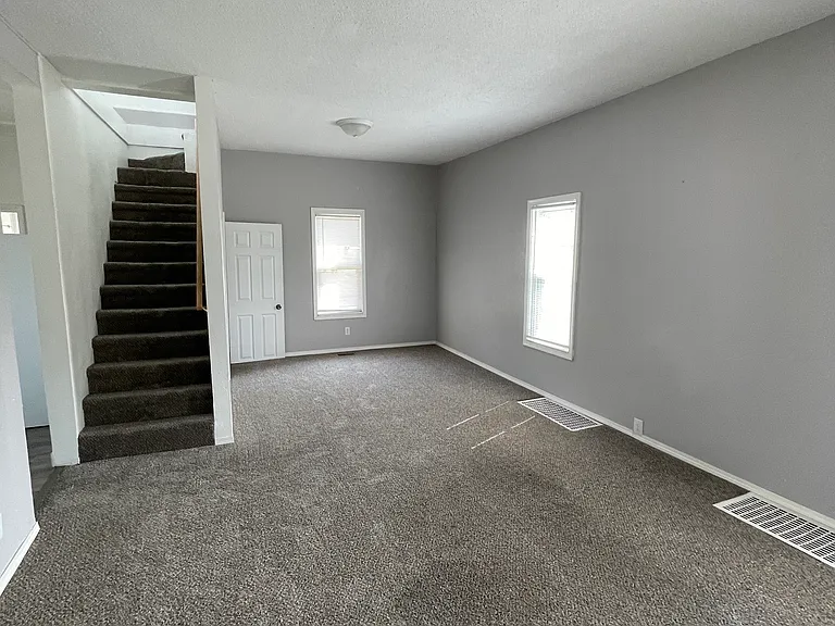 2604 Leech Ave — Photo 6
