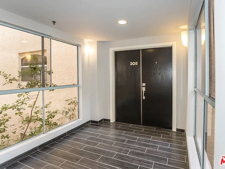 410 S Barrington Ave #205 — Photo 33