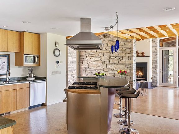 5th image of 74 Forest Ln
