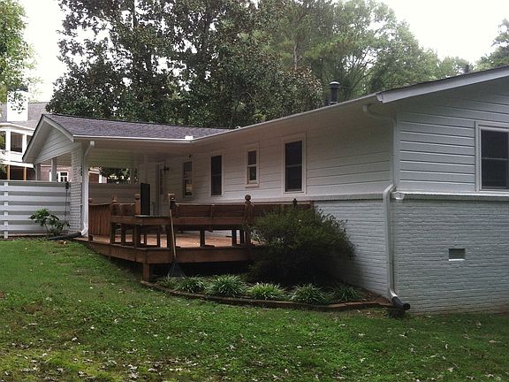 5th image of 721 Stewart Cir