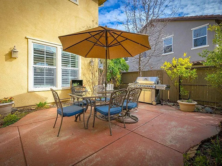4930 Village Green Dr — Photo 40