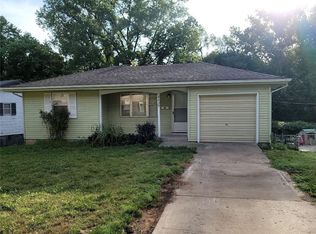 4829 N Wallace Dr, Kansas City, MO 64119