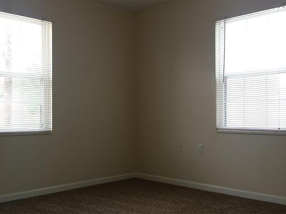3rd image of 127 Douglas Ave APT 2