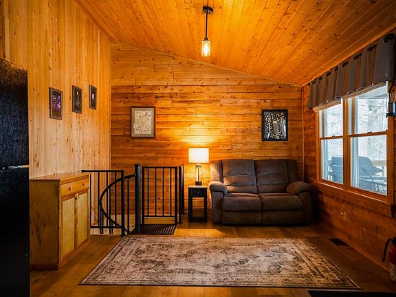 5th image of 178 Golf Course Way