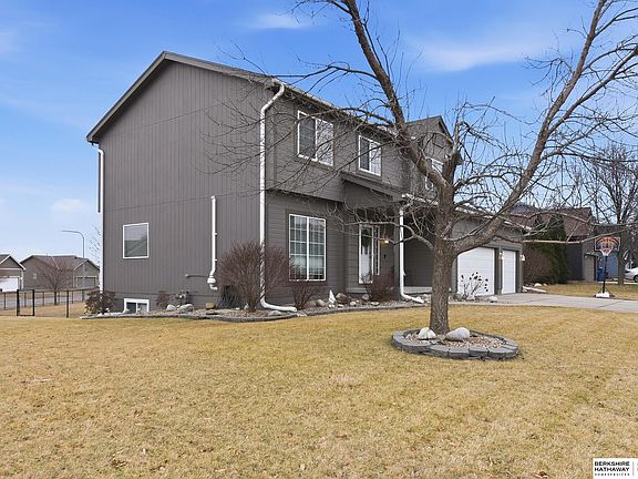 3rd image of 4921 N 161st St