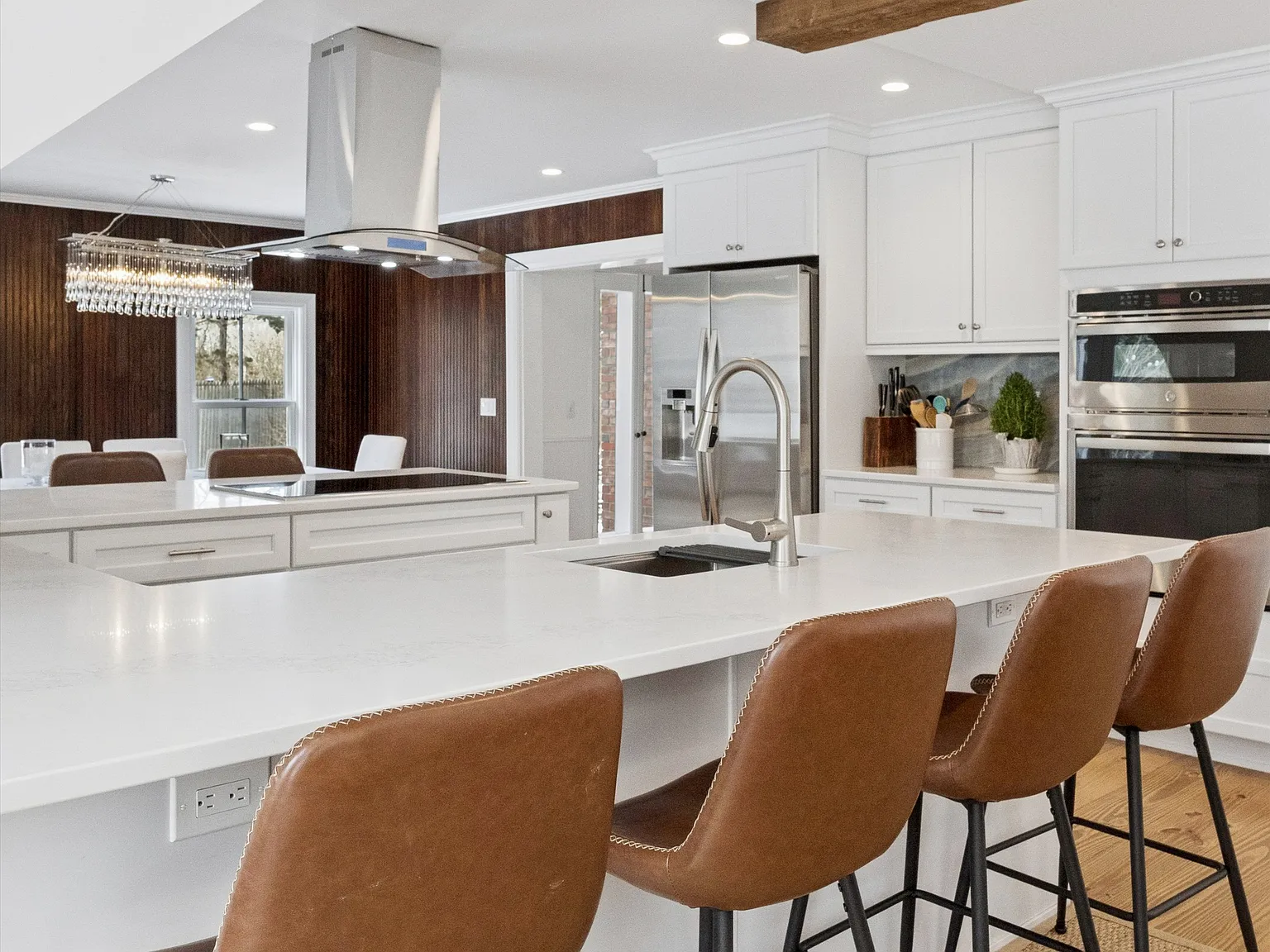 A Refined Farmhouse Retreat in Amagansett — Photo 3