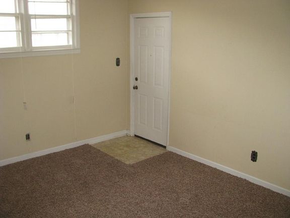 4th image of 3360 Grandview Dr