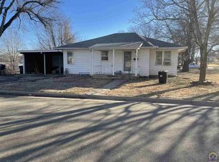 1000 Lilac Ln, Wamego, KS 66547
