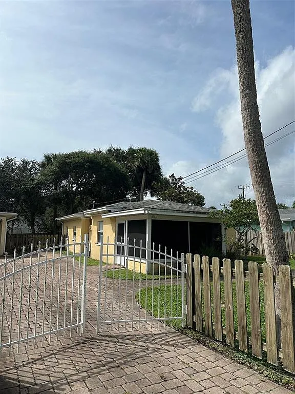 Building Photo - 401 Oakwood Ave #A