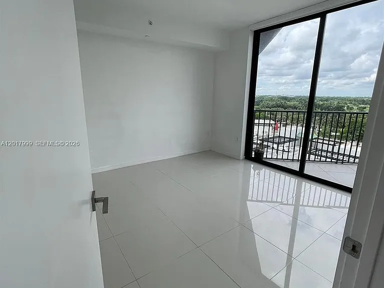 5300 Paseo Dr #604 — Photo 10
