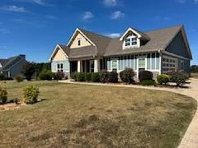 3 bed, 2.5 bath, 1820 sqft, $3,000 — Photo 2