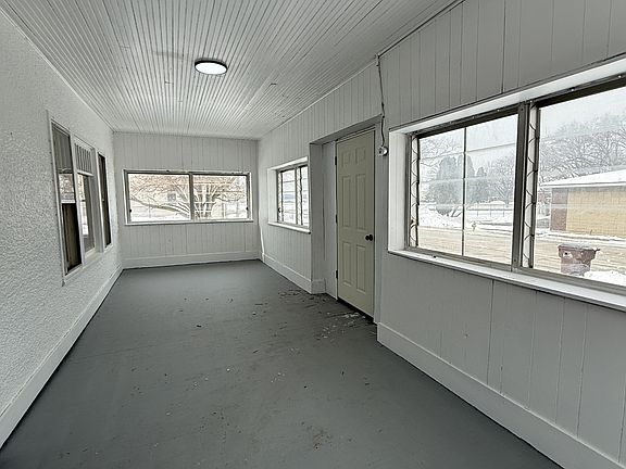 5th image of 714 W Xenia Dr