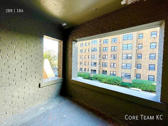 3rd image of 710 W 48th St #202