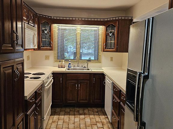 5th image of 689 Oakway Dr #24