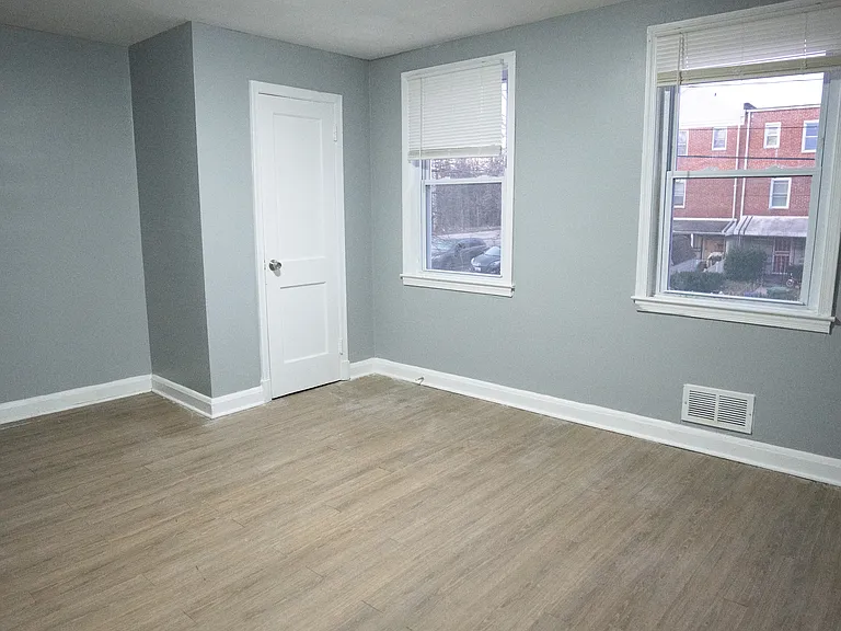 4125 Ardley Ave — Photo 3