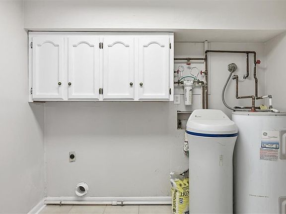 5th image of 917 Banyan Dr