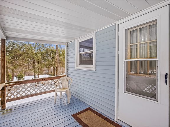 4th image of 255 Evergreen Ln