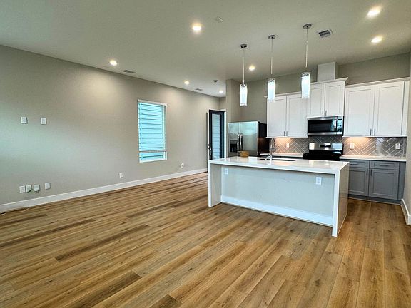 5th image of 8110 Esther Dr