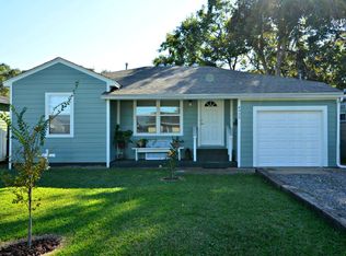 4925 Garfield Ave, Groves, TX 77619