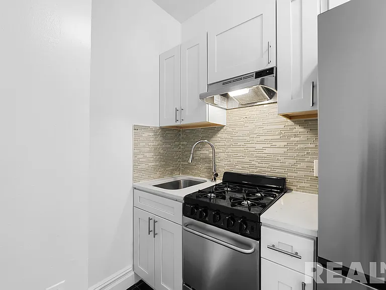 243 Henry St #3 — Photo 5