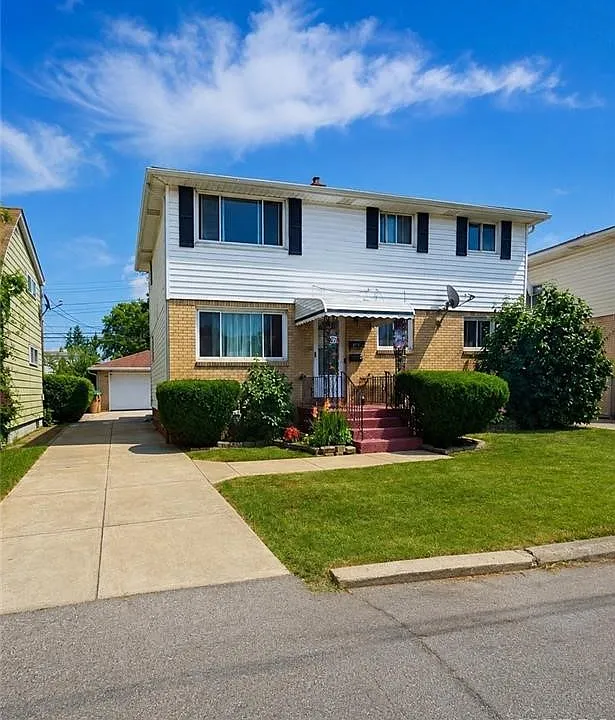 61 Beach Rd
