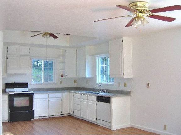 4th image of 3500 Lake Earl Dr