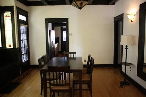 6 bed, 4356 sqft, $9,600 — Photo 4